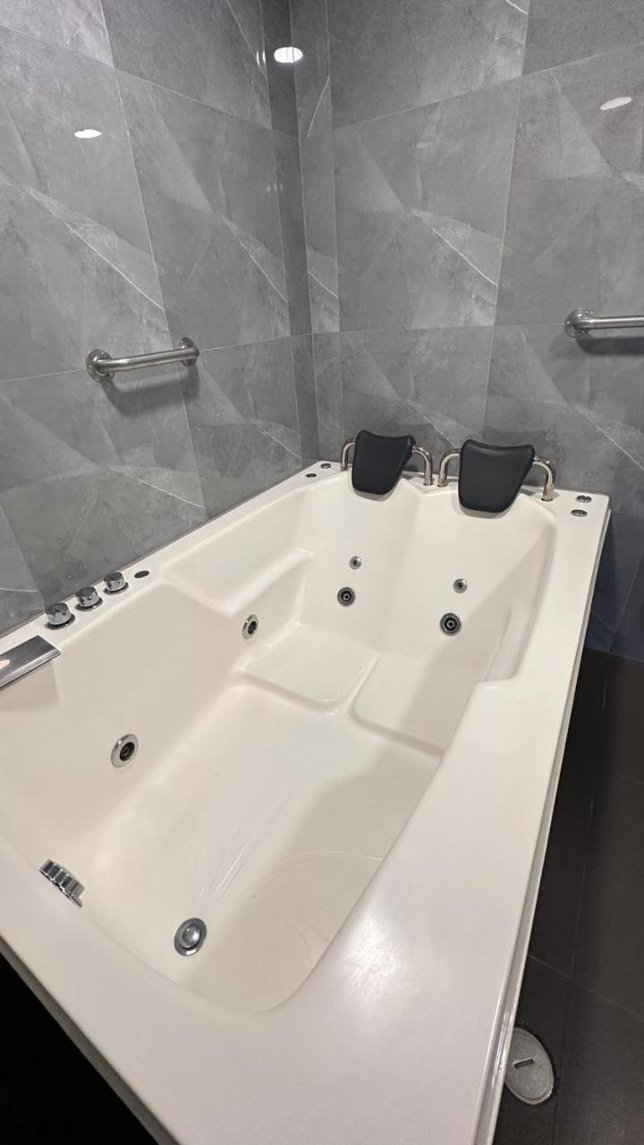 Serenzza Hotel Лима Екстериор снимка
